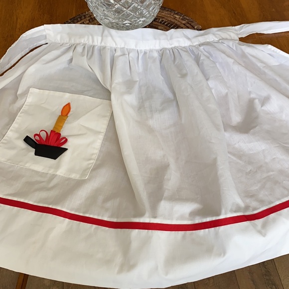 Vintage White Tie Apron with Candle on pocket - Picture 5 of 7